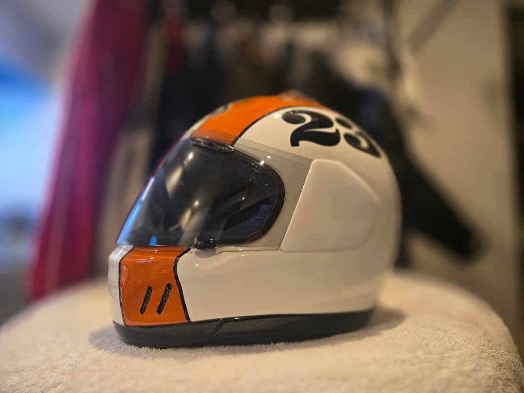札*王様 Arai Gott Tracker M(56-57) ケビンアサートン