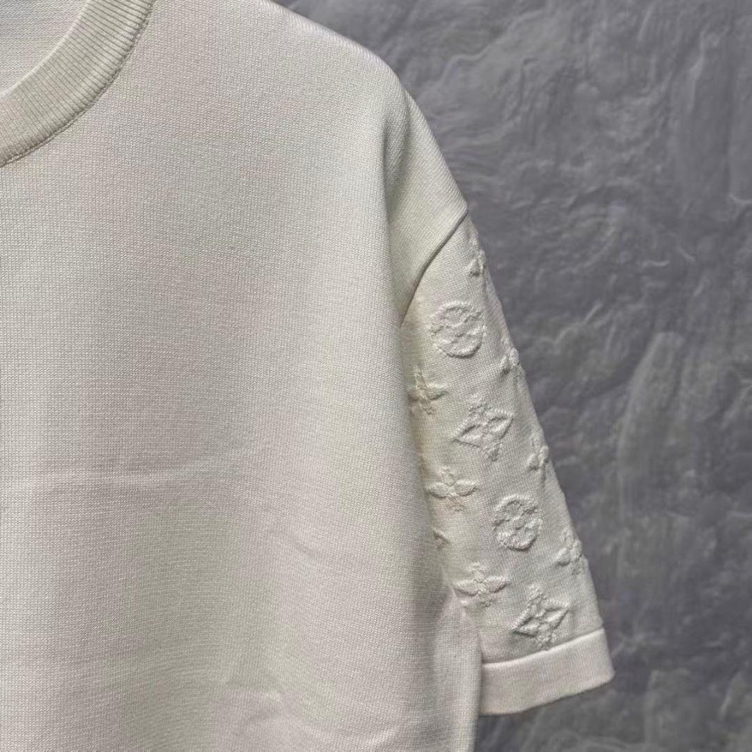 ルイヴィトン ホワイト エンボスロゴ Tシャツ 半袖
