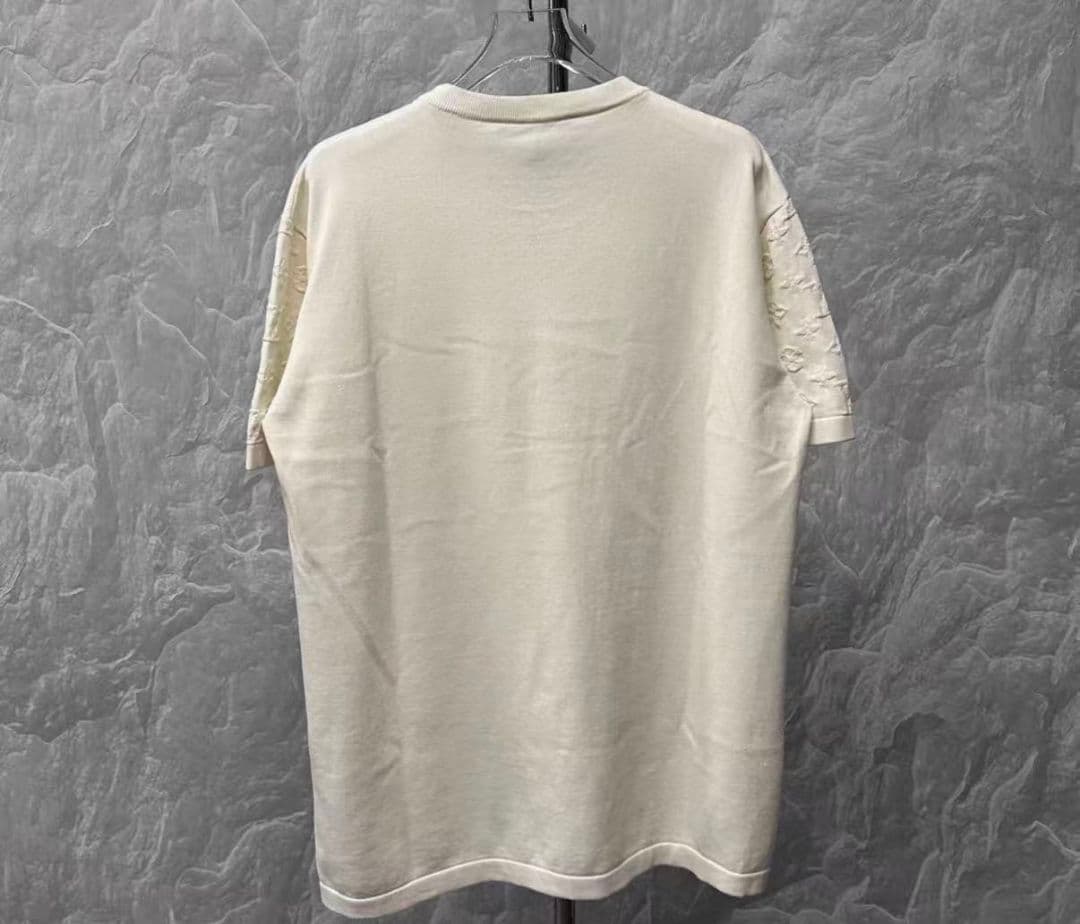 ルイヴィトン ホワイト エンボスロゴ Tシャツ 半袖