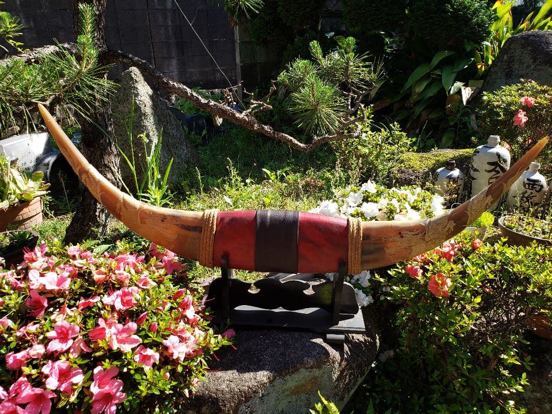 水牛の角　龍の彫り　置物　台付き　昭和レトロ　アンティーク