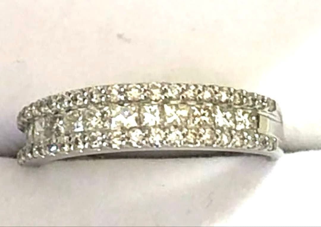 pt950 天然ダイヤモンドリング 0.70カラット真中一列プリンセスカット