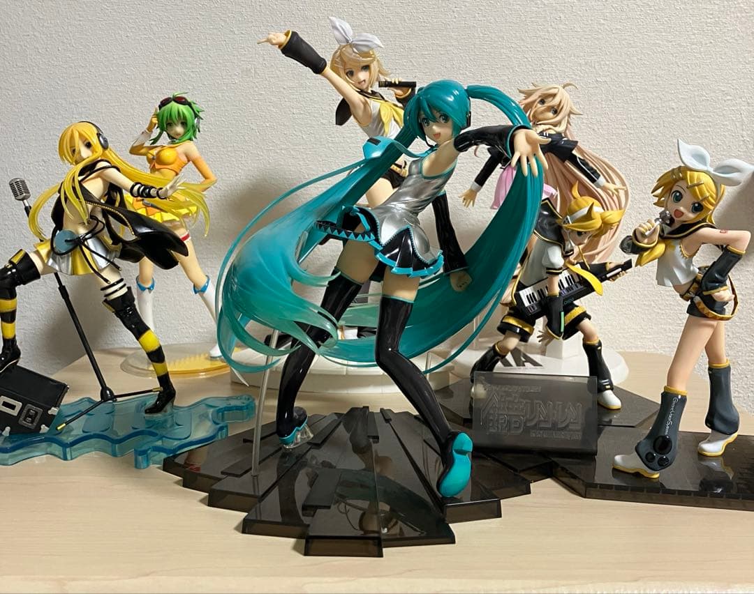 ボーカロイド　初音ミクなどフィギュア　7体セット