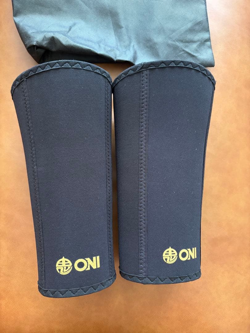 【S級品】ONI ニースリーブPRO 膝サポーター スクワット 鬼プロ　Mサイズ