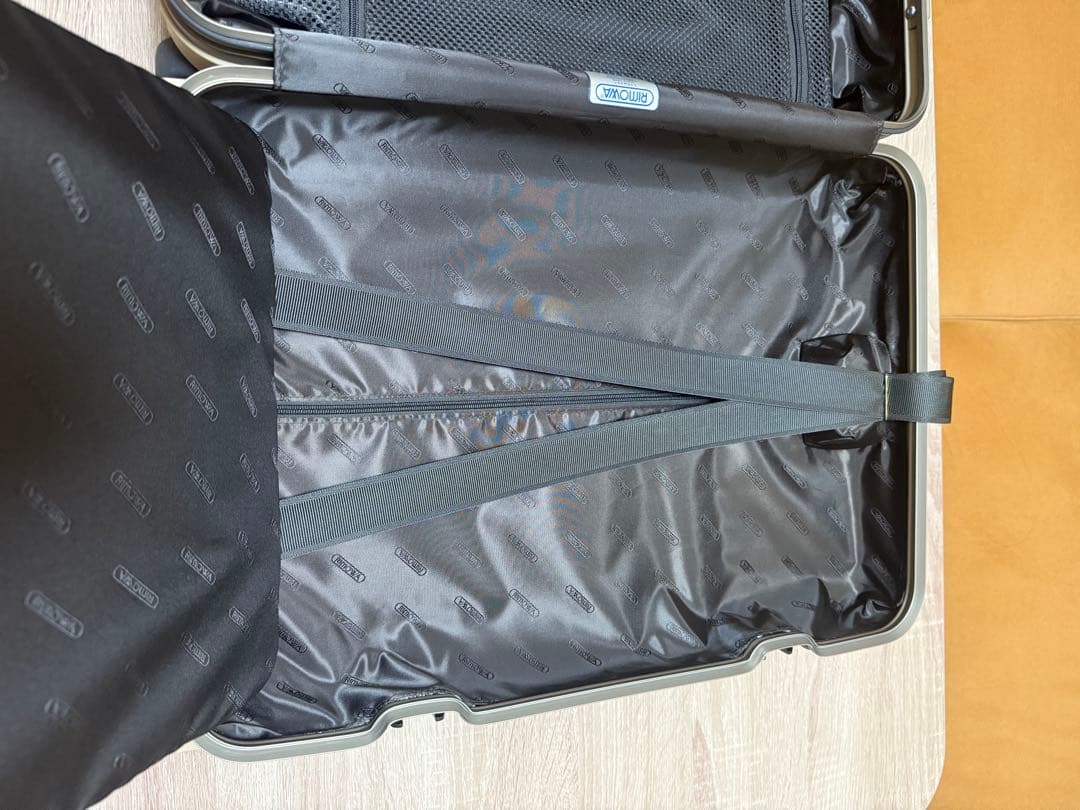 一回使用 リモワ トパーズ チタニウム 35L 機内持ち込み 超美品