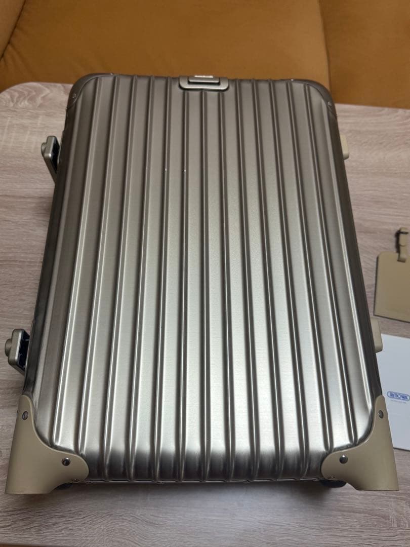 一回使用 リモワ トパーズ チタニウム 35L 機内持ち込み 超美品
