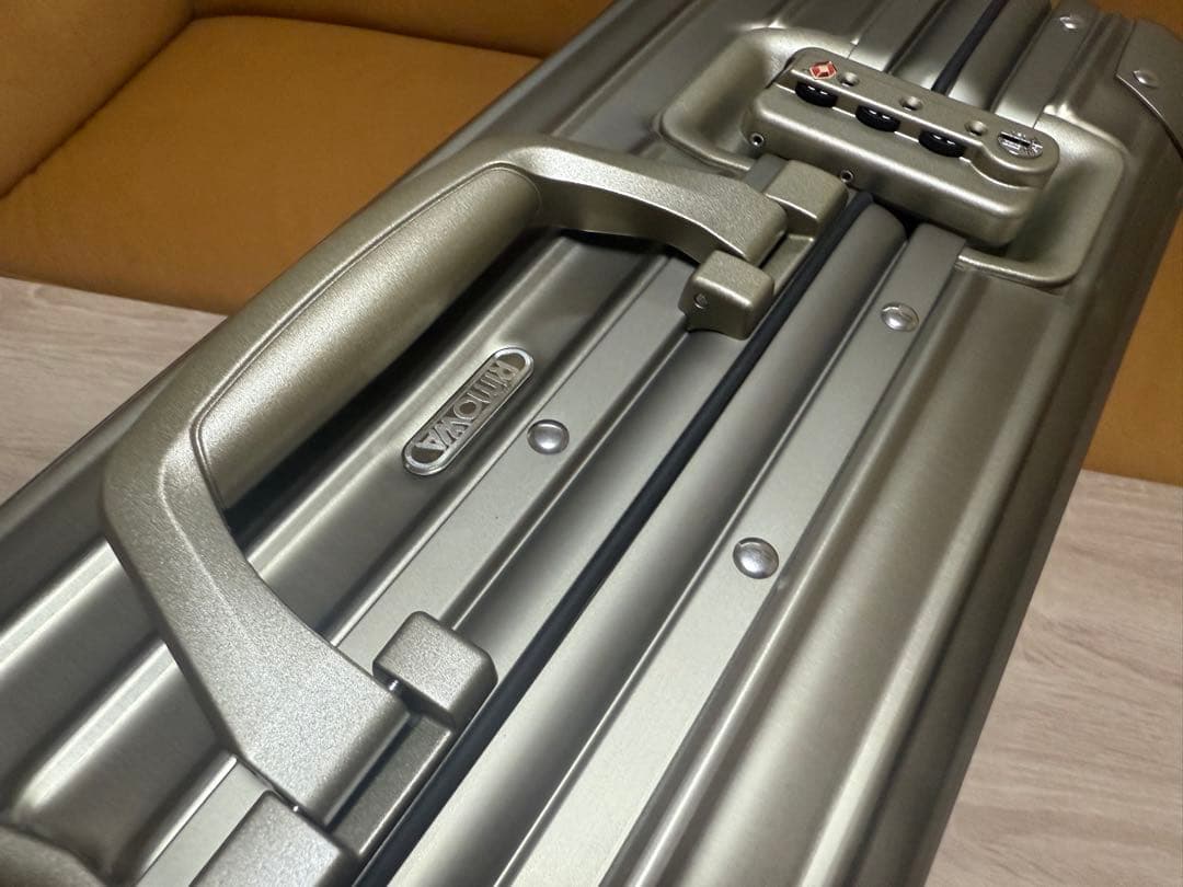 一回使用 リモワ トパーズ チタニウム 35L 機内持ち込み 超美品