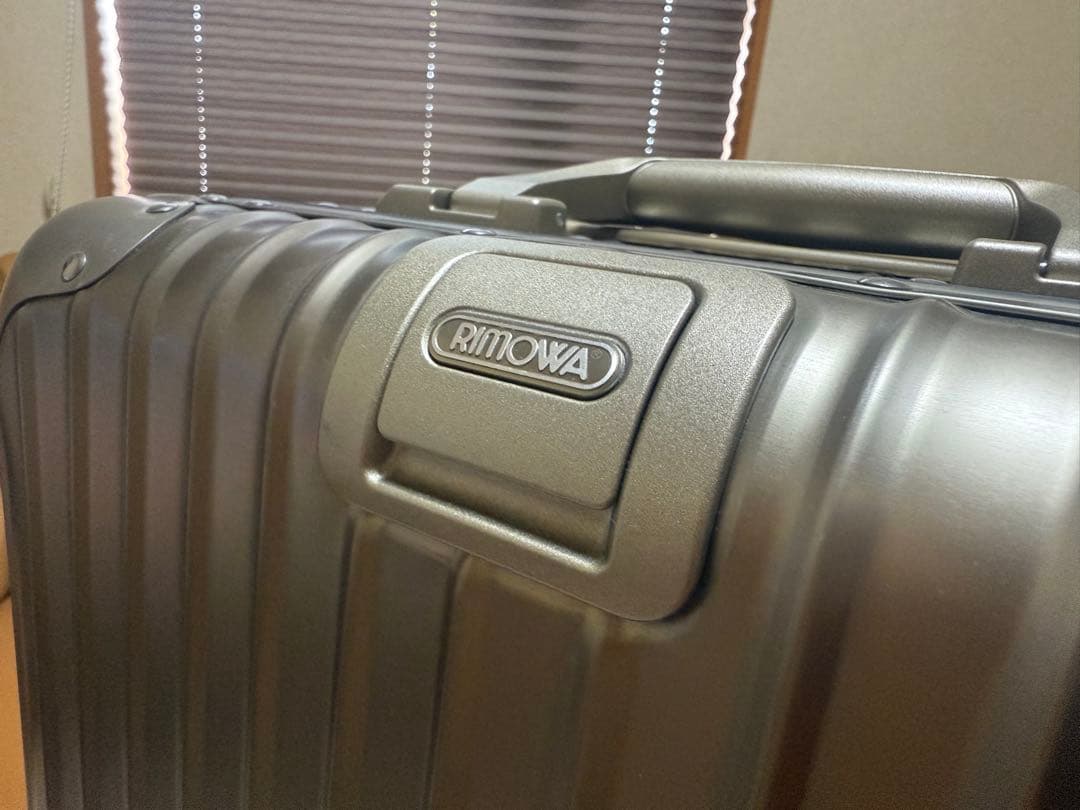 一回使用 リモワ トパーズ チタニウム 35L 機内持ち込み 超美品
