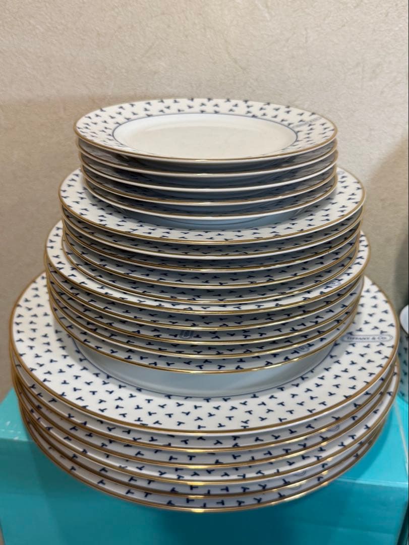 本日限定値下げ★Tiffany ダンシングT 食器セット　28P プレート皿