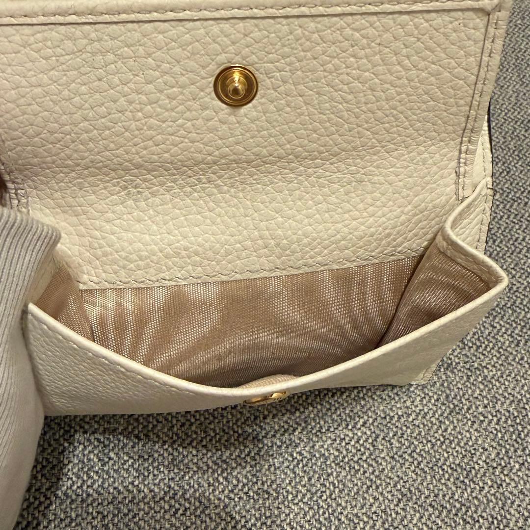 miu miu アイボリー 二つ折り財布