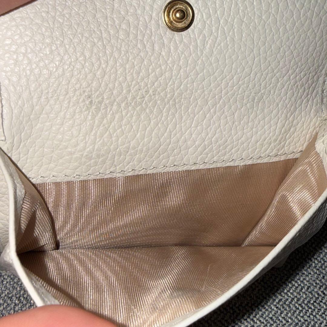 miu miu アイボリー 二つ折り財布