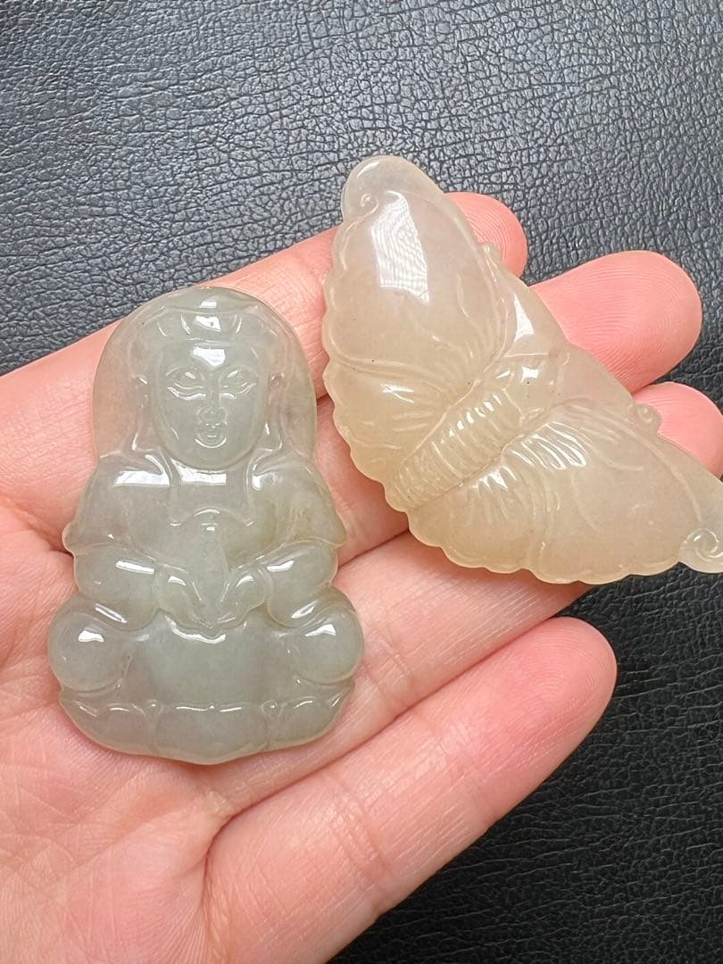 061589  赤字処分1セット限定　和田玉観音様蝶ペンダント2点