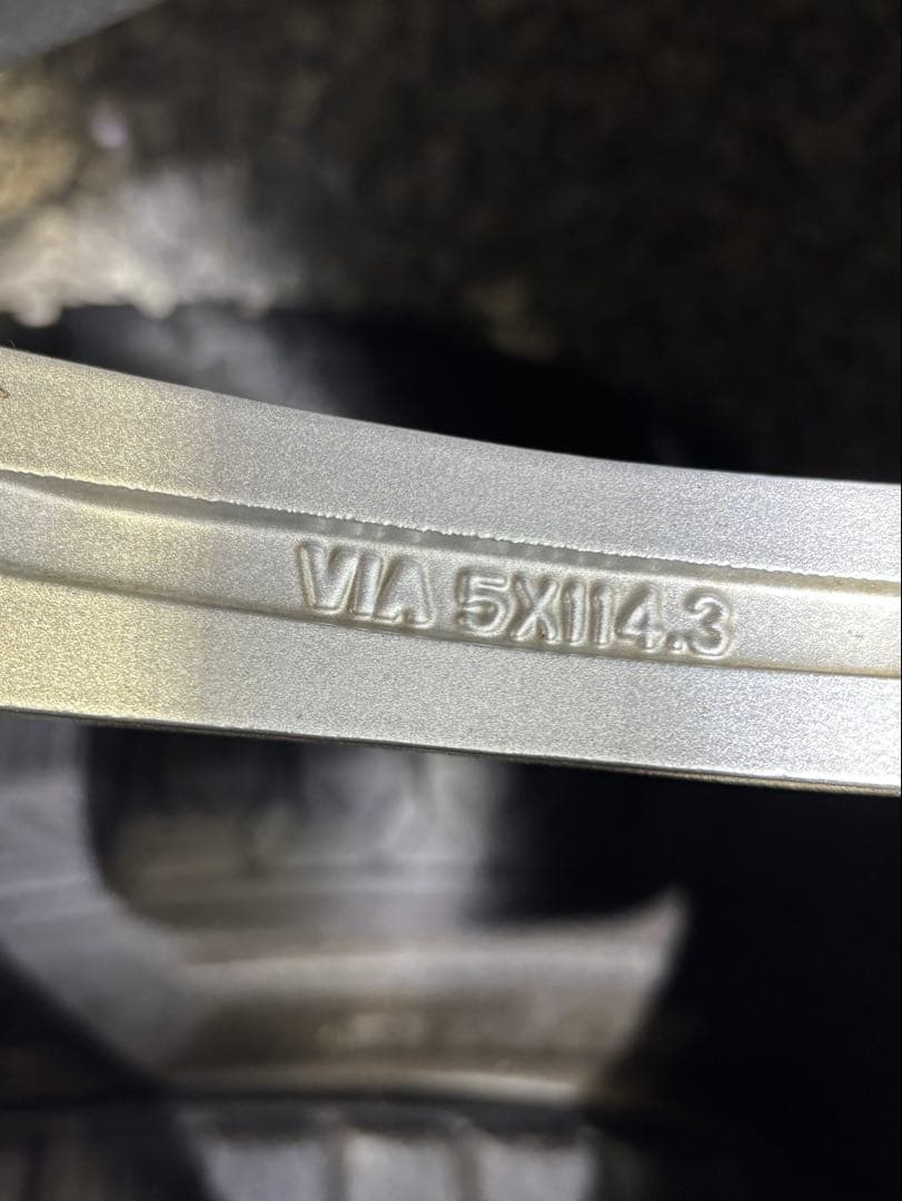 235/60R18 107Q スタッドレスタイヤ