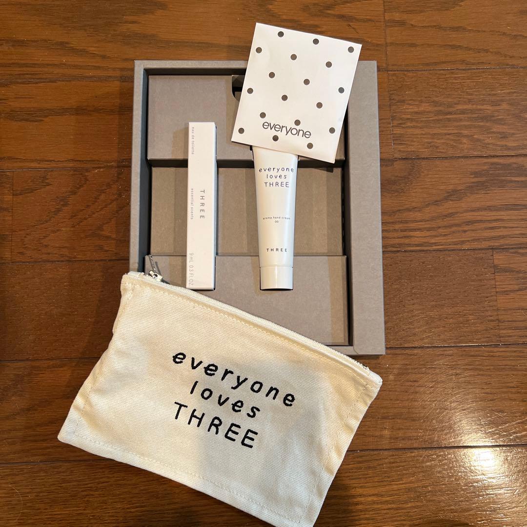 THREE×everyone コラボレーションキット　キーホルダーた付き