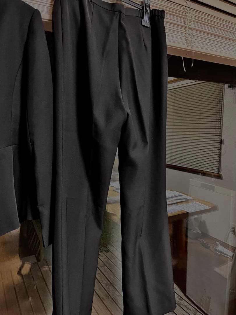 本日迄美品　東京ソワールパンツスーツセットアップ　11号ブラック　フォーマル漆黒