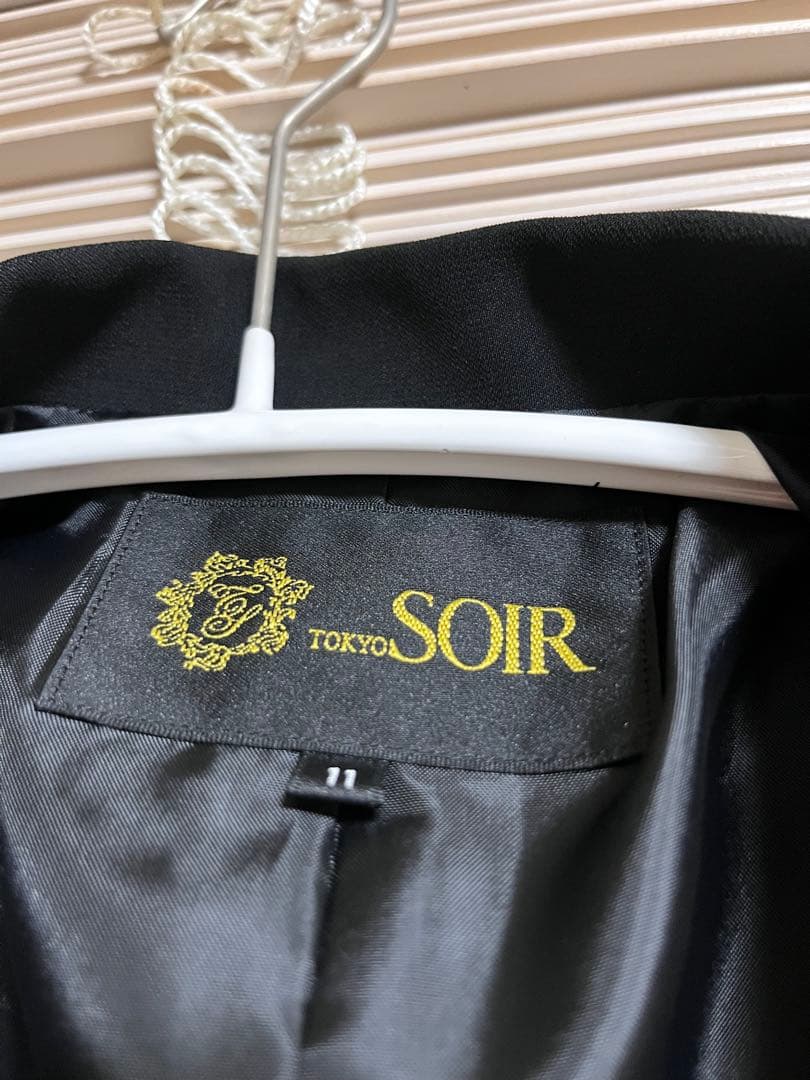 本日迄美品　東京ソワールパンツスーツセットアップ　11号ブラック　フォーマル漆黒