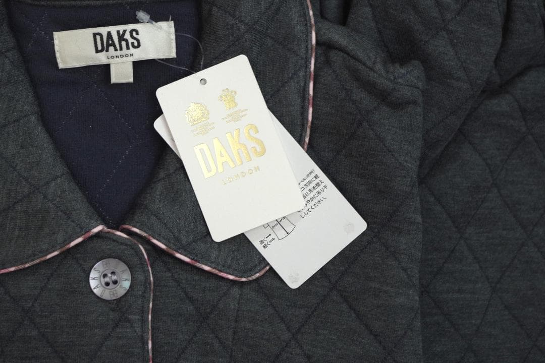 【新品】ダックスDAKS　女性用秋冬物中綿いりキルティングパジャマ(M)　日本製