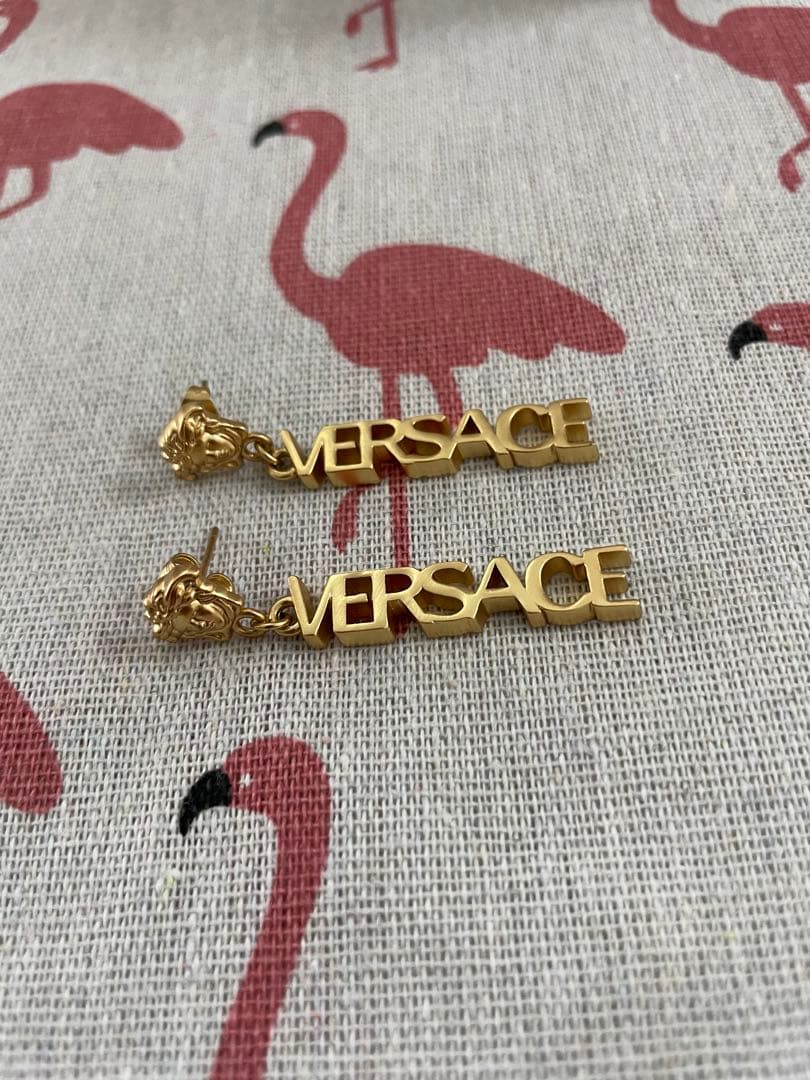 綺麗VERSACE ヴェルサーチ　ゴールド ピアス