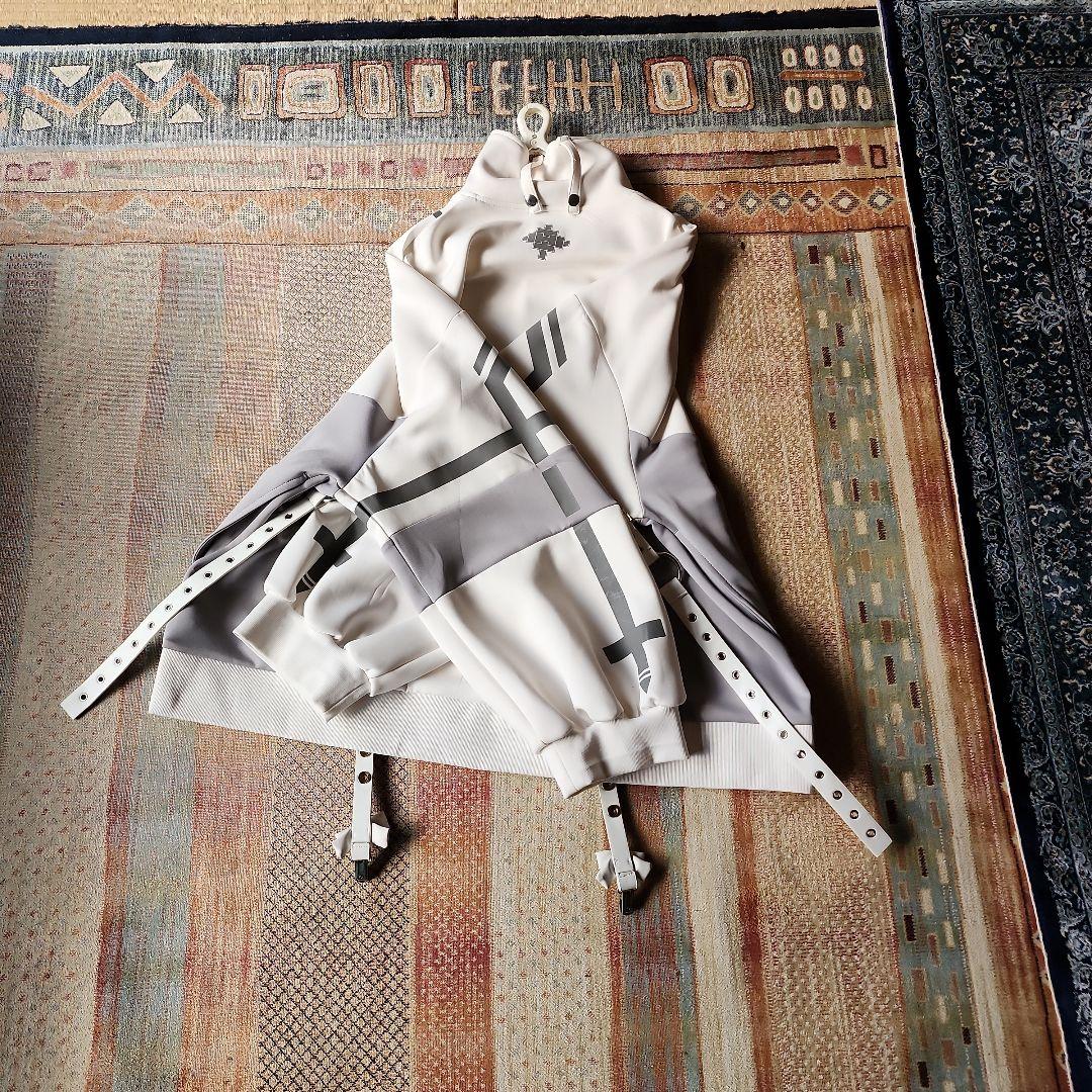 イドラタールテオドール 近未来メタルジャージ