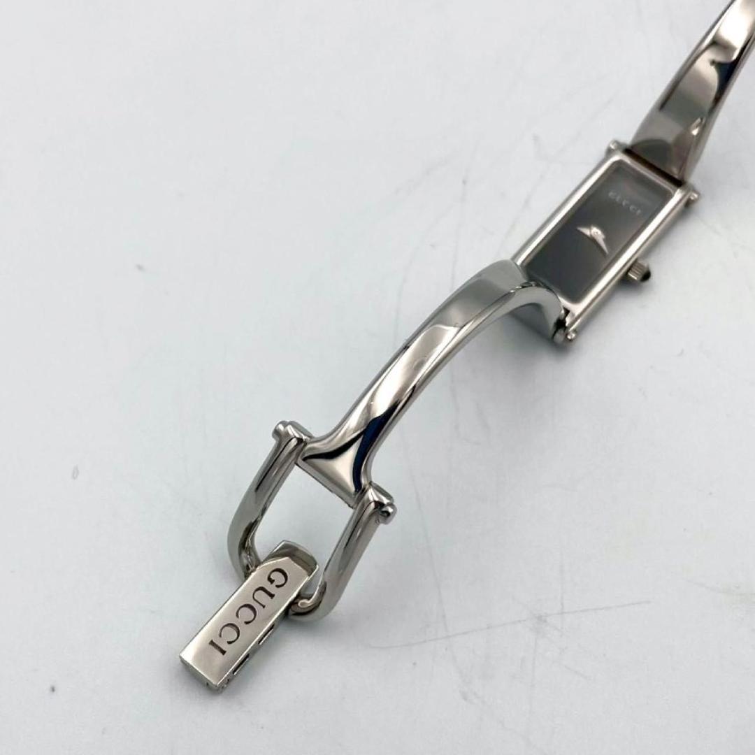 462 グッチ 1500L 腕時計 ブラック文字盤 バングルウォッチ スクエア