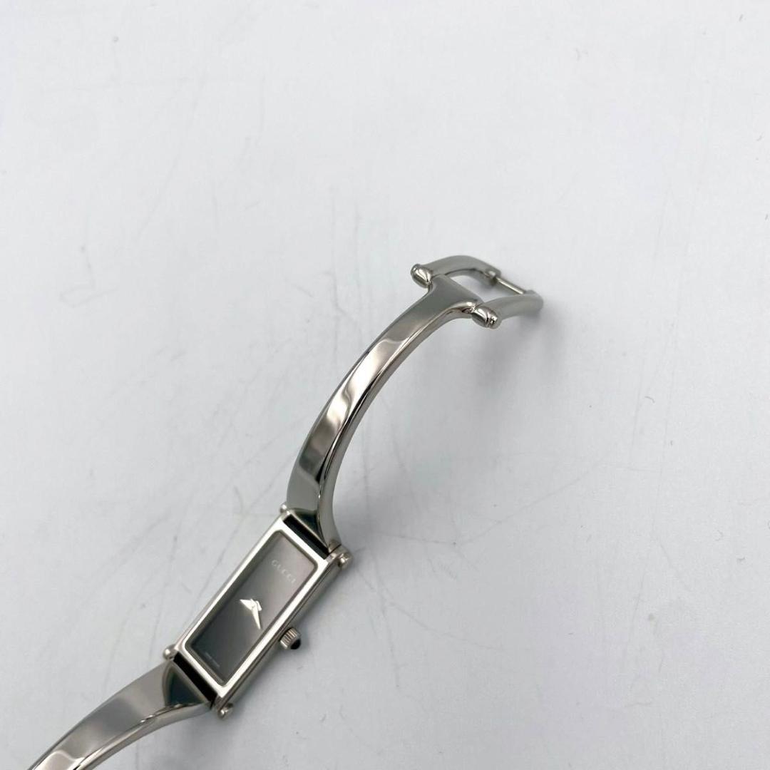 462 グッチ 1500L 腕時計 ブラック文字盤 バングルウォッチ スクエア