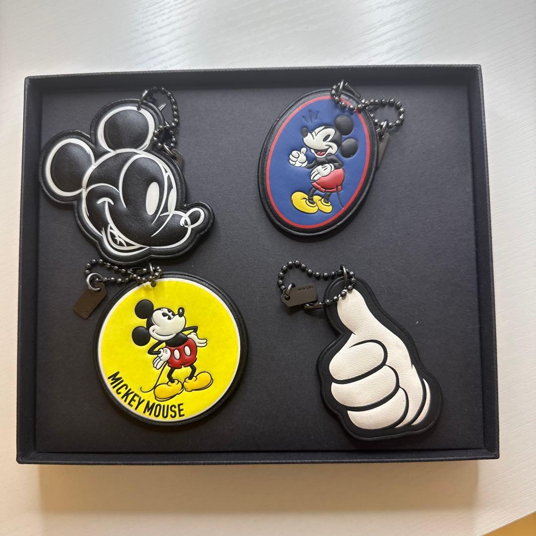 ミッキーマウス キーホルダー 4個セット