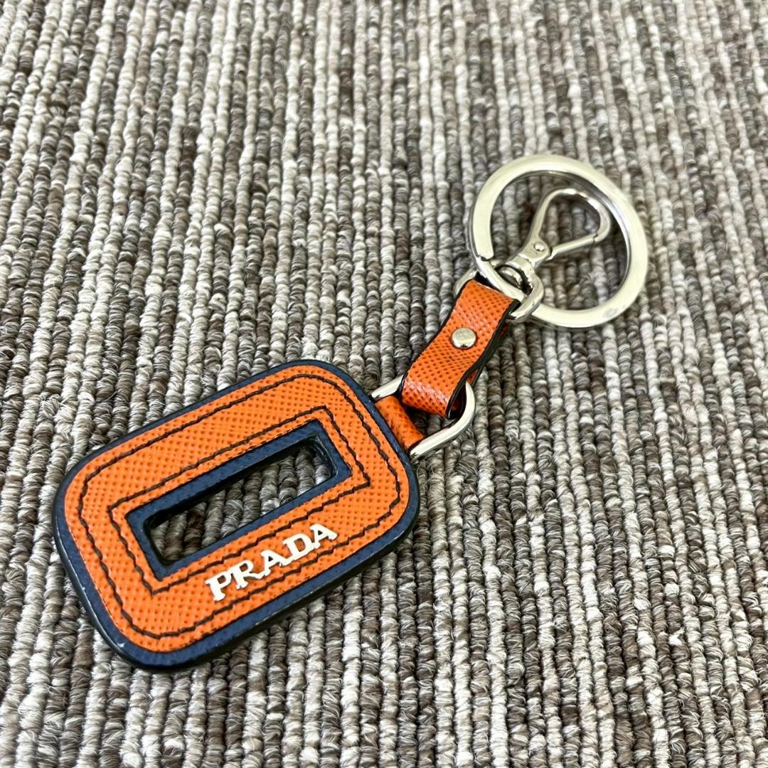 美品　PRADA　プラダ　チャーム　オレンジ　キーホルダー　ロゴ