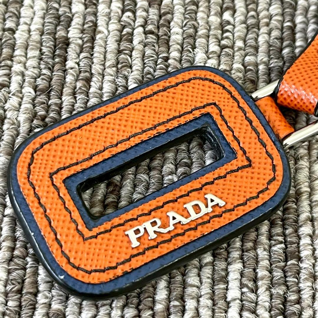 美品　PRADA　プラダ　チャーム　オレンジ　キーホルダー　ロゴ