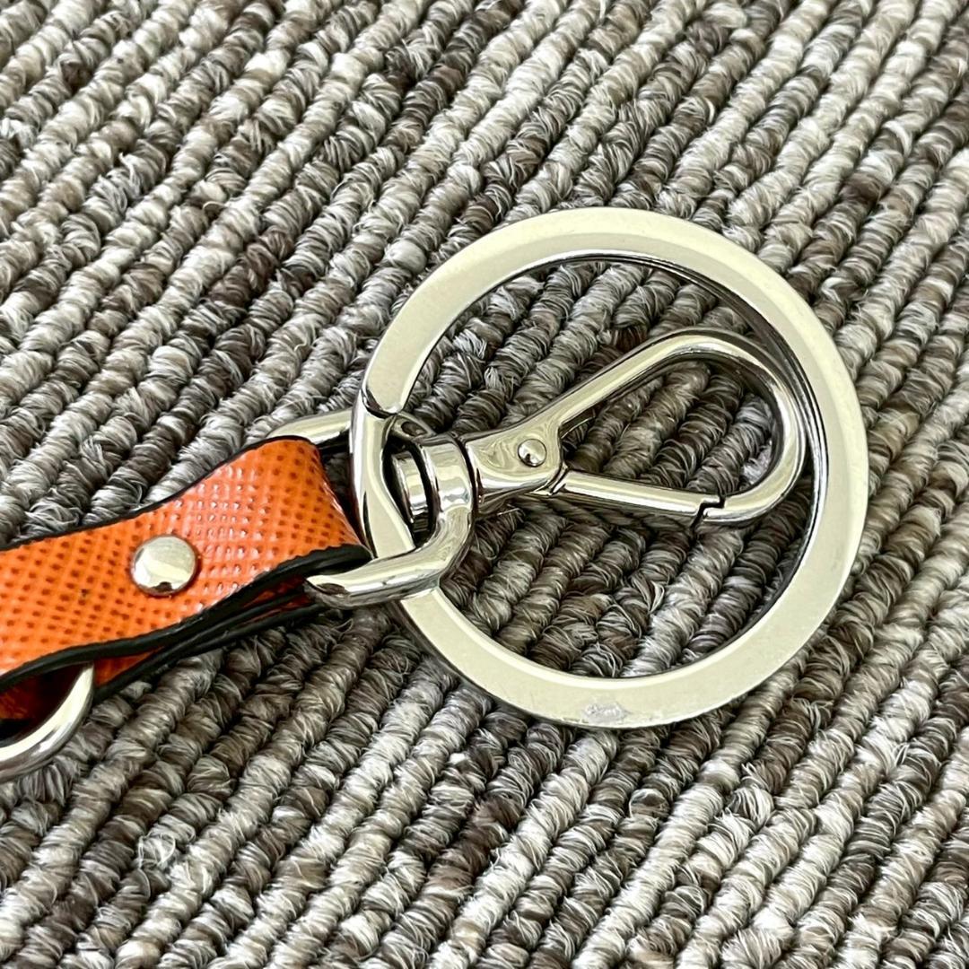 美品　PRADA　プラダ　チャーム　オレンジ　キーホルダー　ロゴ