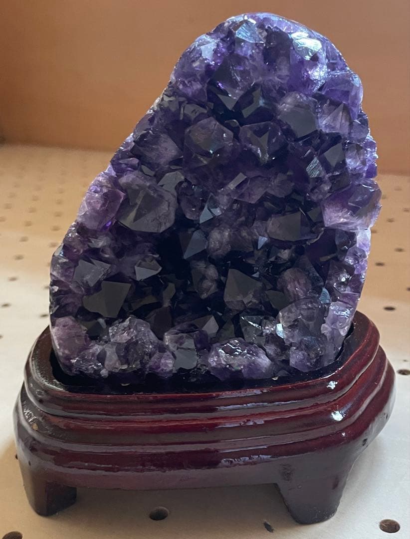 ウルグアイ産A A A級アメジストクラスター、ドーム　綺麗な濃紫水晶（天然石）