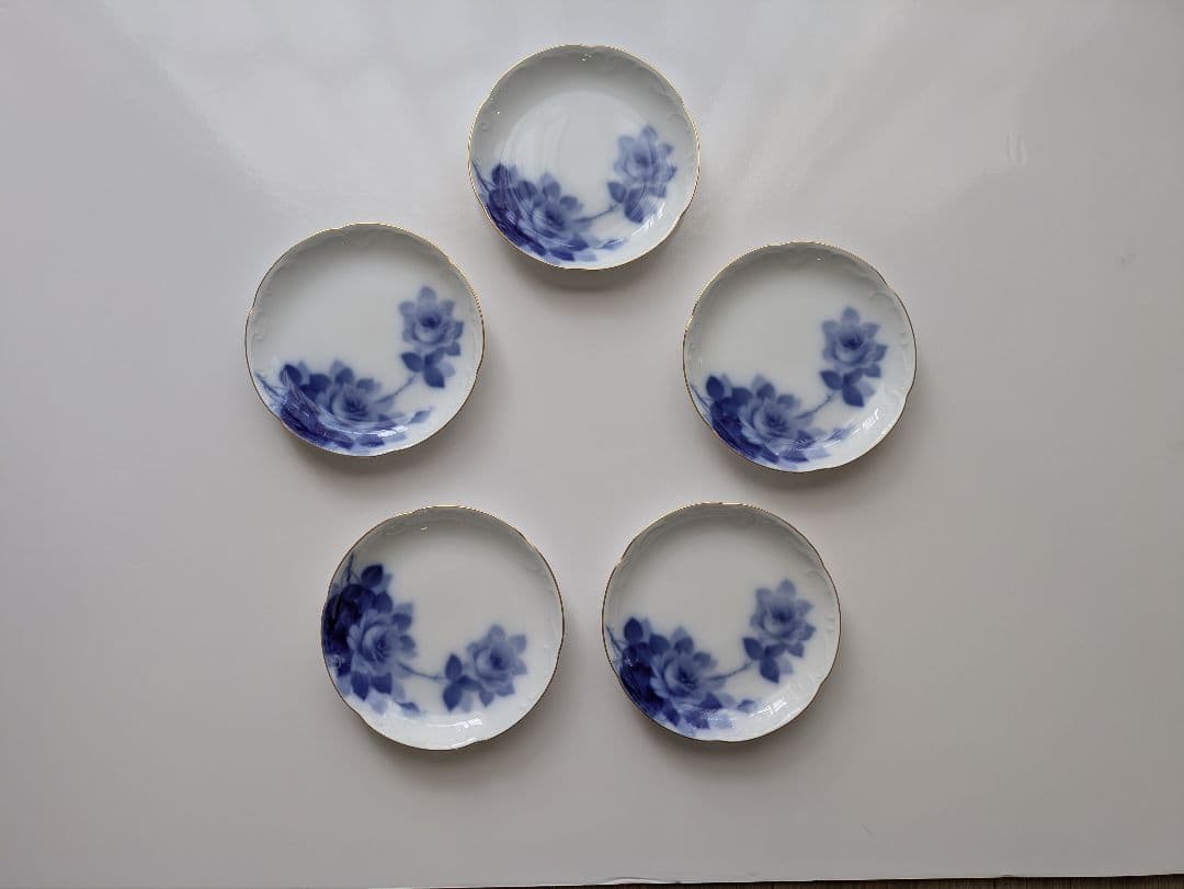 大倉陶園　ブルーローズの皿5枚セットとカップ5客