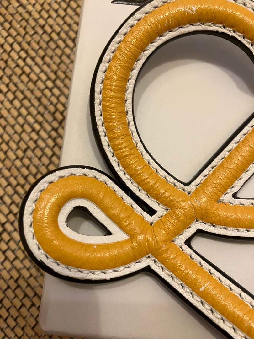 LOEWE 　ロエベ　バッグチャーム　キーホルダー　キーリング イエロー
