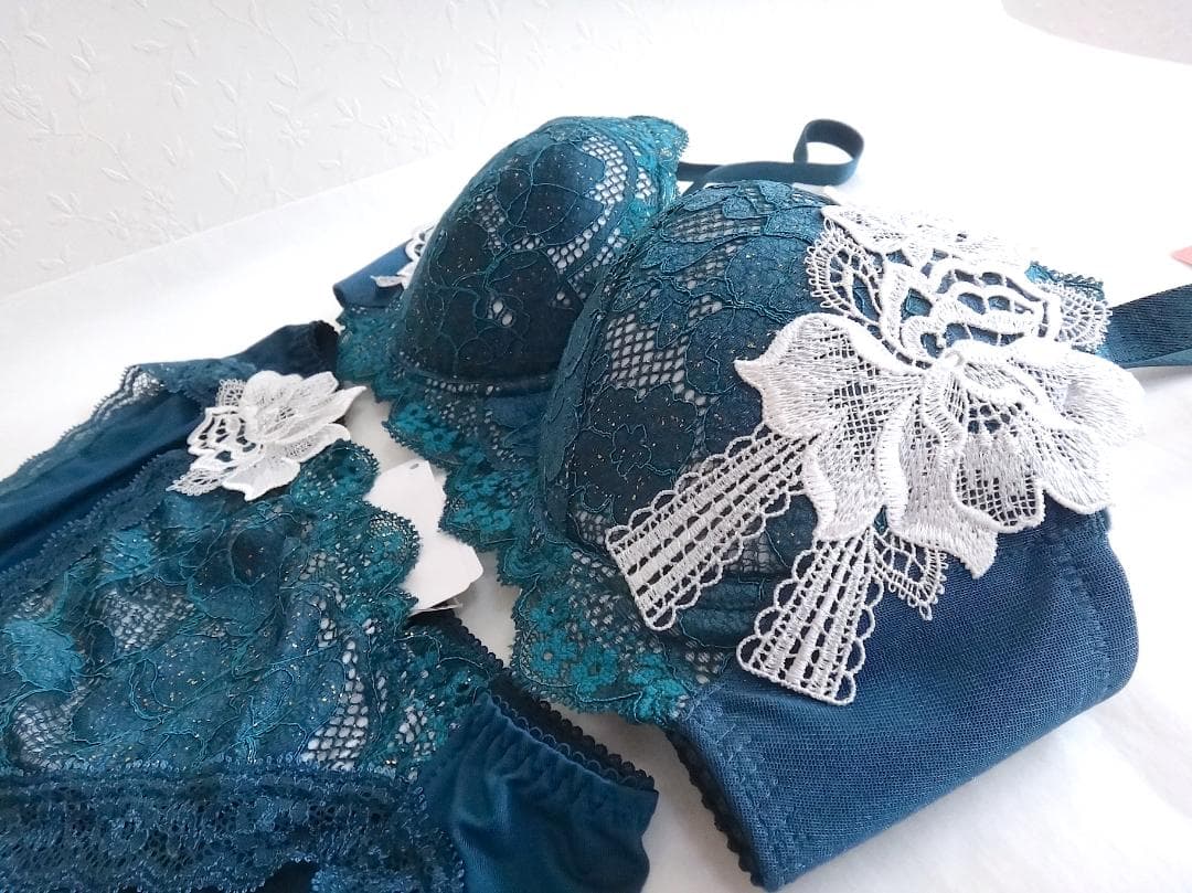 ワコール ルジェ ブラジャーC75 &ショーツL　緑白レーススワロ