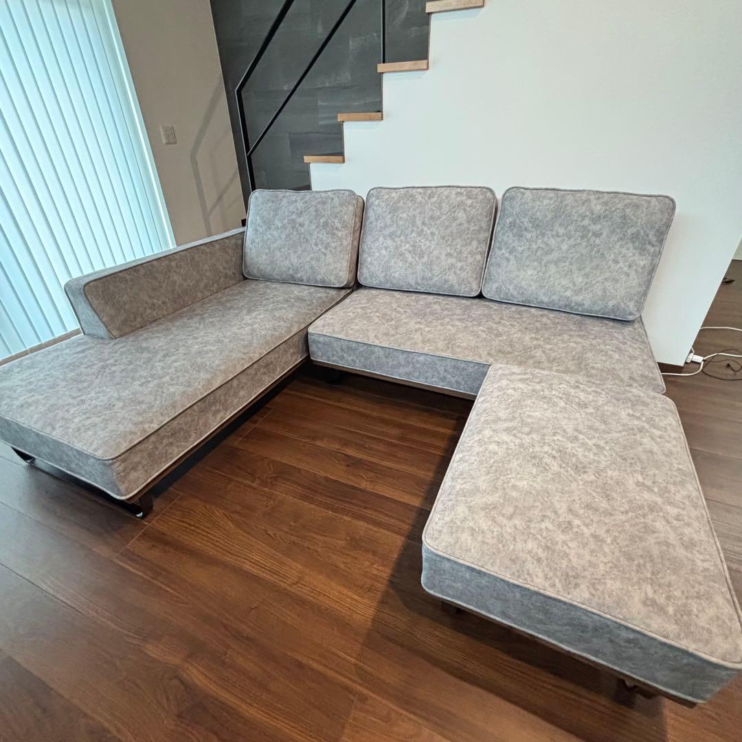 カウチソファ　グレー　4人以上　L型ソファー　東京インテリア　高級　上品　ベッド
