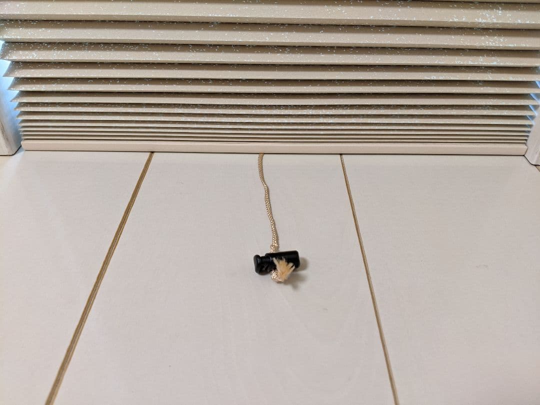 遮光・遮熱ハニカム構造の小窓用シェード