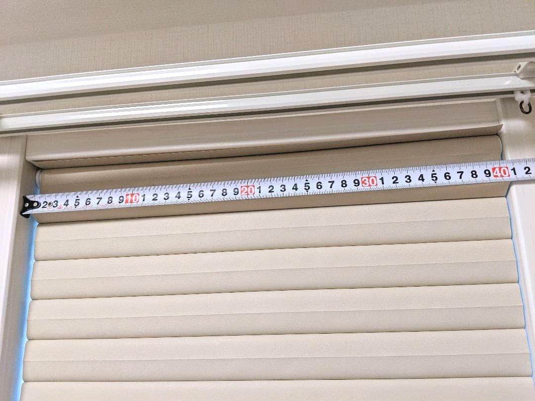 遮光・遮熱ハニカム構造の小窓用シェード