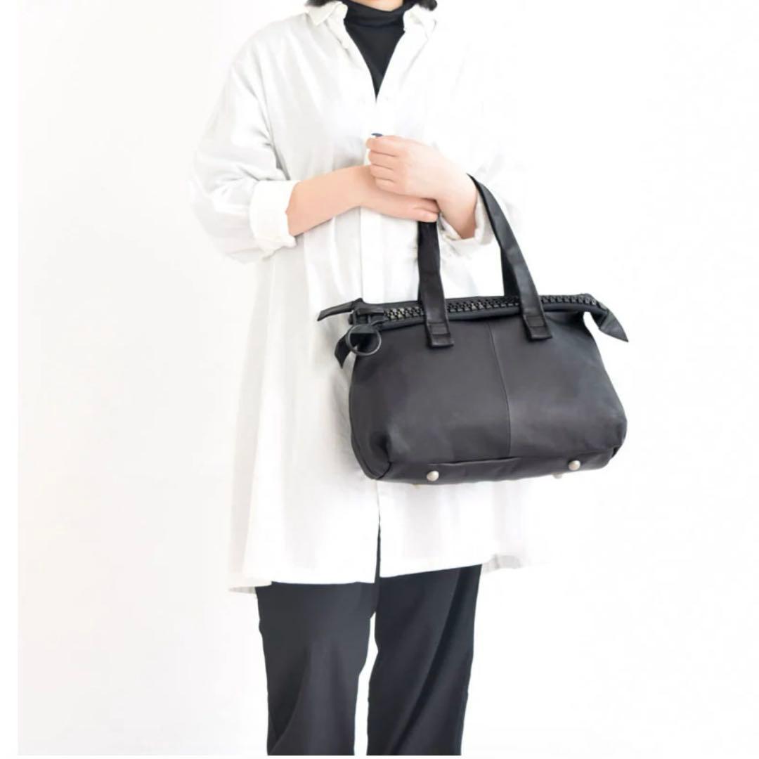 新品タグ付き☆kawa-kawa☆カワカワ　25bis レザー　ビッグファスナー