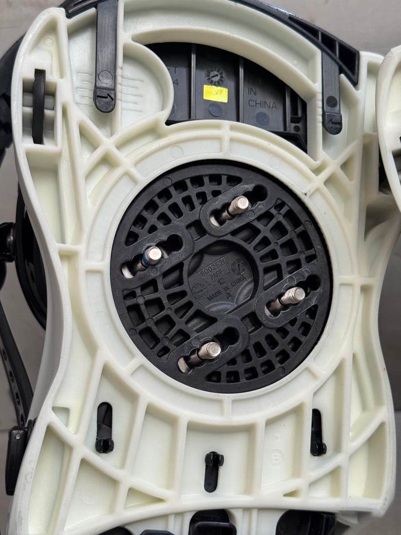 YONEX SPINE BACK M-Lサイズ スノーボードビンディング