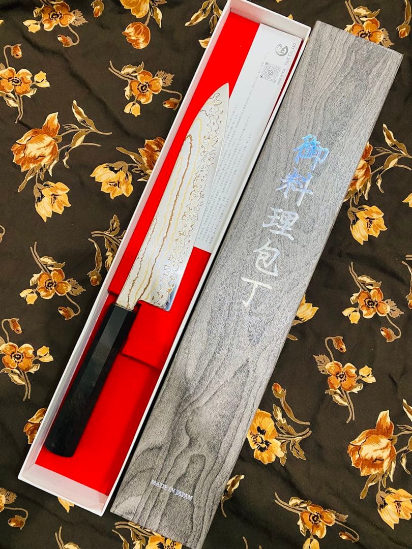 牛刀210mm HATSUKOKORO初心 青二鋼 有色ダマスカス 黒檀八角柄