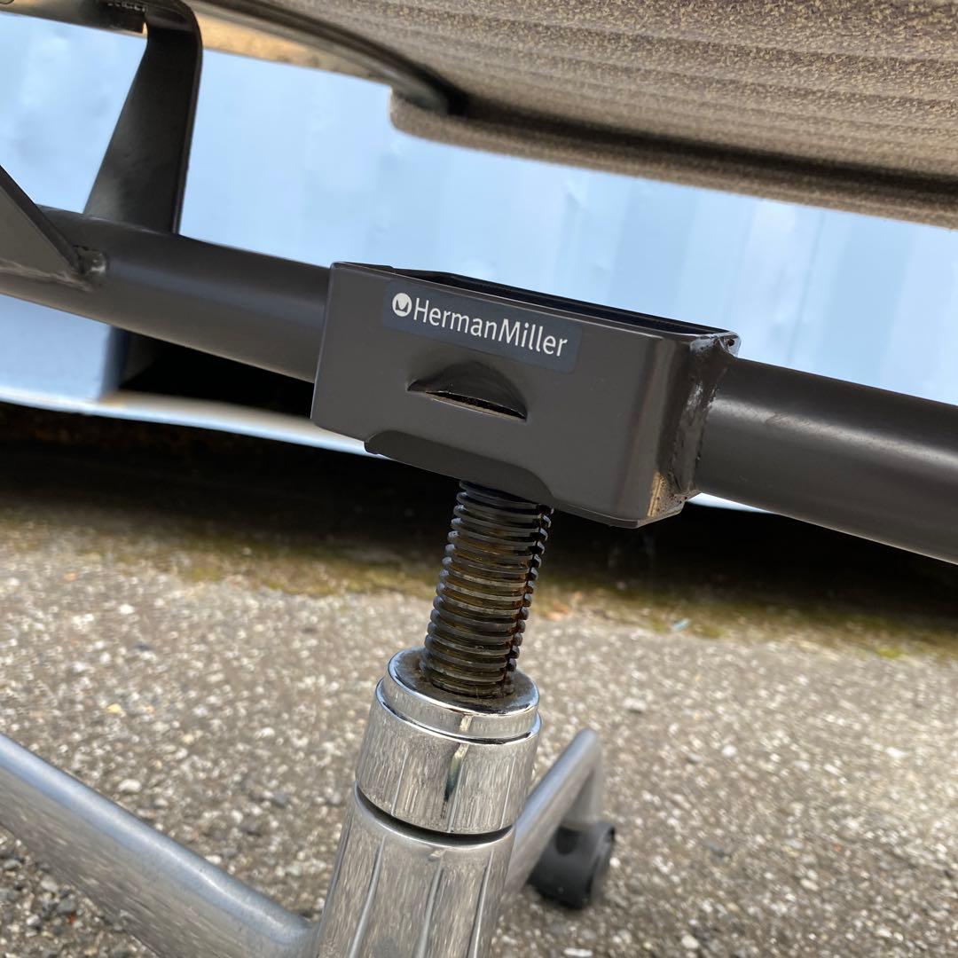 B)HermanMiller■イームズ アルミナムチェア