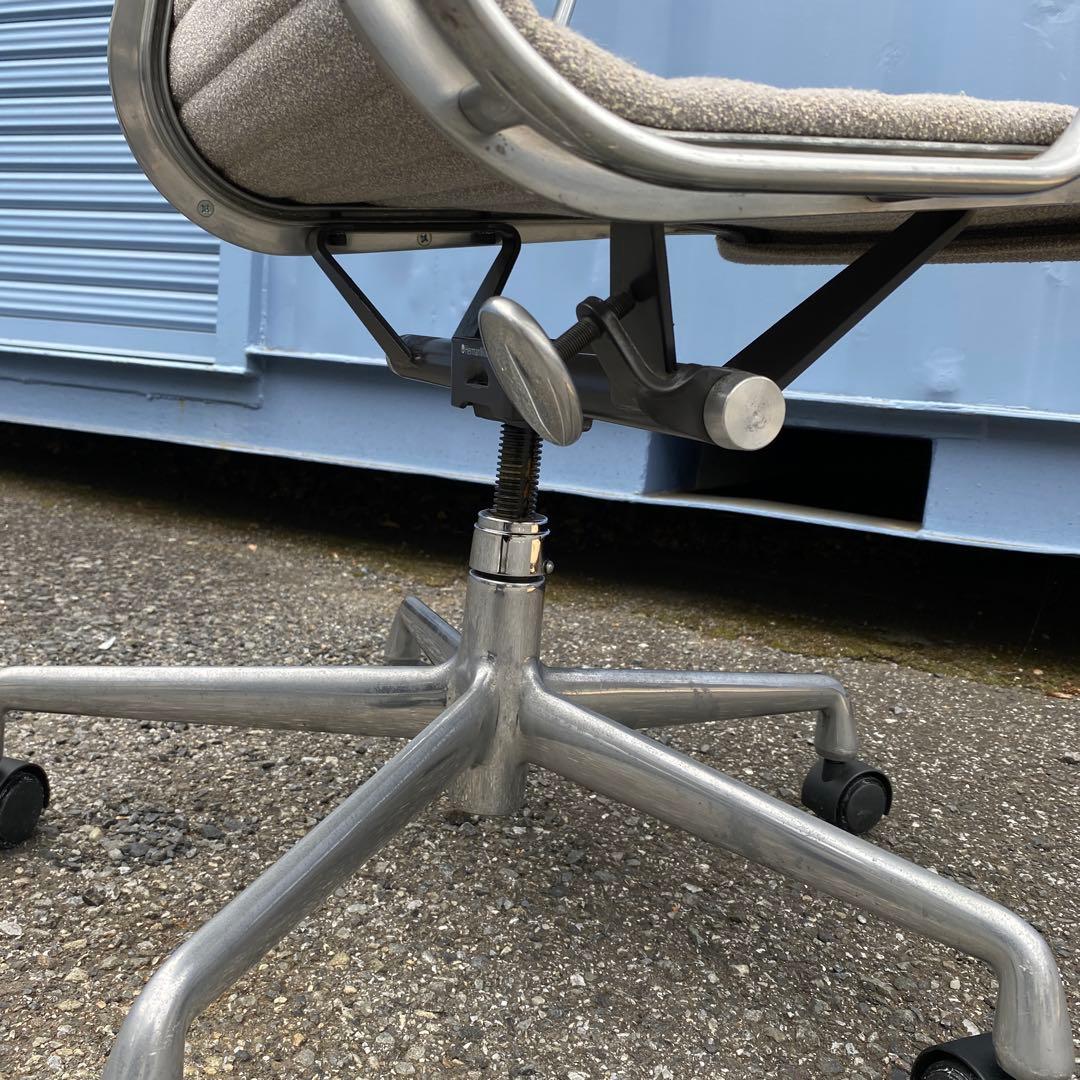 B)HermanMiller■イームズ アルミナムチェア