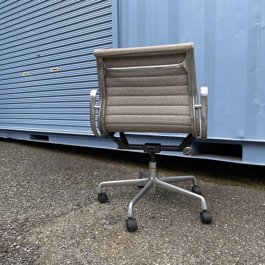 B)HermanMiller■イームズ アルミナムチェア