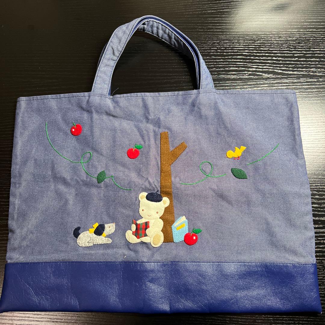 お値下げ中☆ファミリア　クマと犬の刺繍　トートバッグ　りんごの木の下で