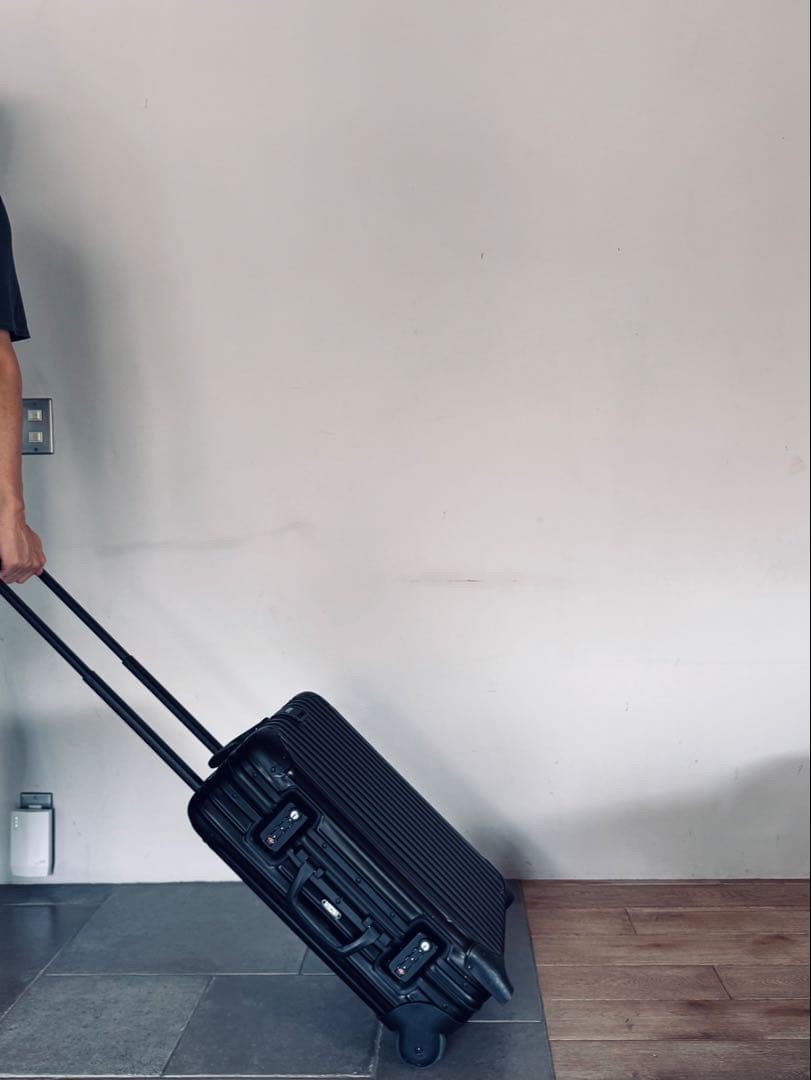 ユナイテッドアローズ別注 RIMOWA topas stealth 機内持込可