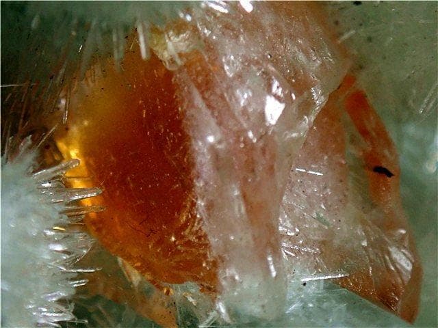 AAA級天然ガーデンクォーツ入り水晶クラスターB80P6/210P21C