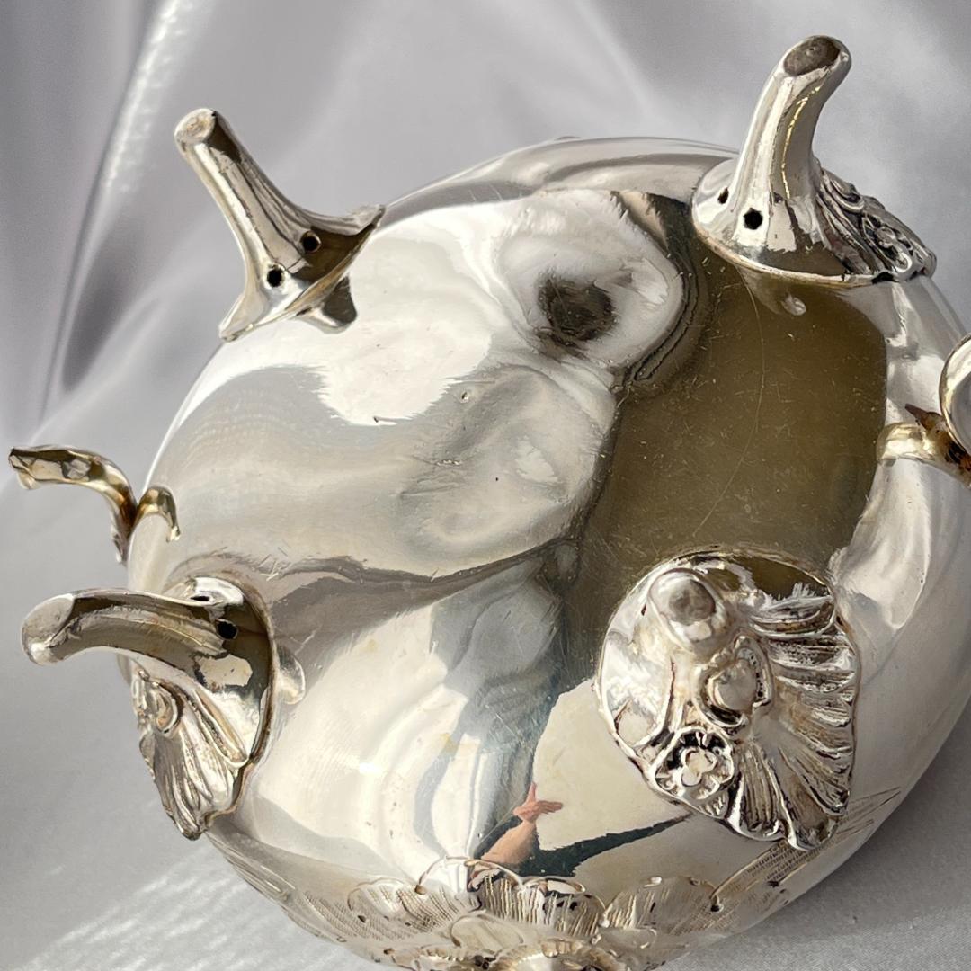 エンボス 花々のシュガーボウル【シルバープレート】 大きめ豪奢