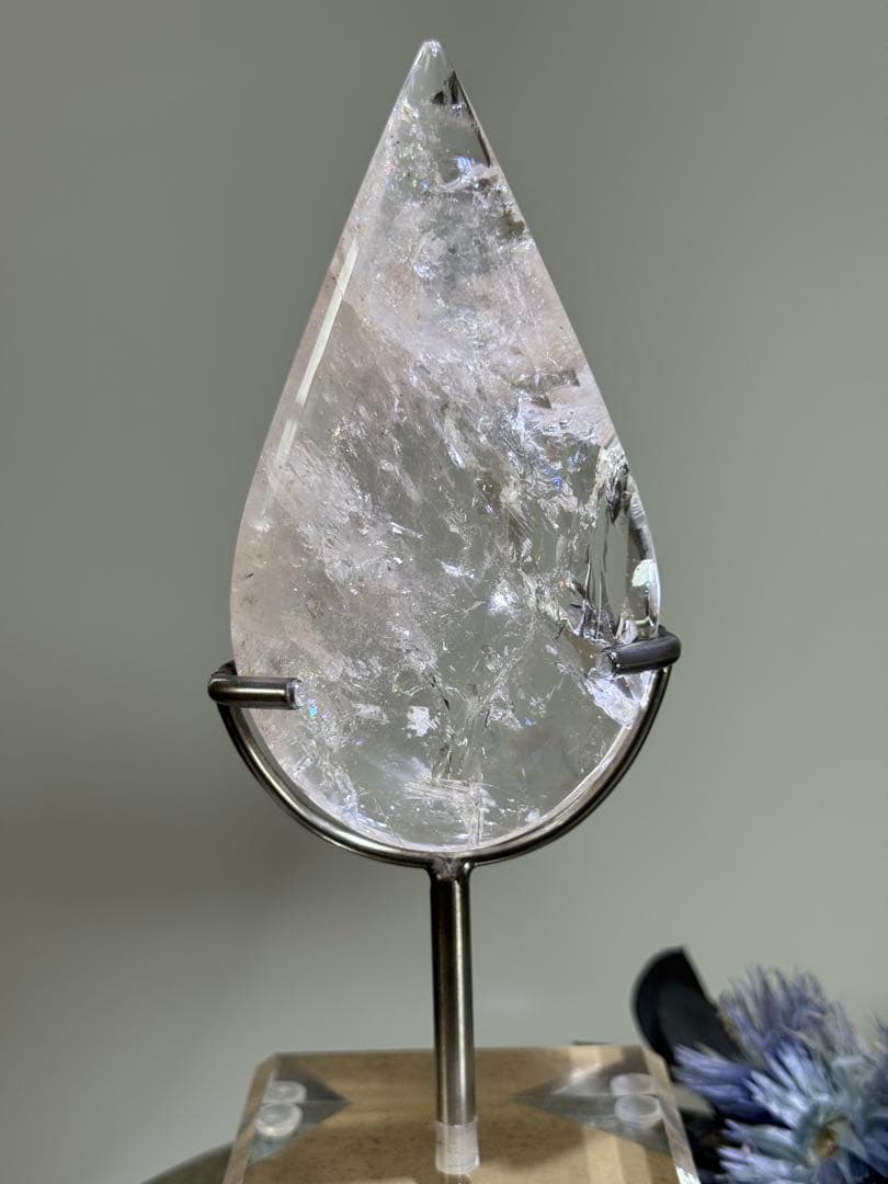 スタンド付き　ピンクアゼツライト(流通名) ピンククリアクォーツ　ファイヤー