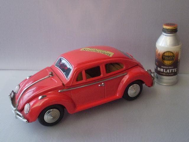 古いブリキのオルゴール ワーゲンビートル。レトロモダン。昭和。ビンテージ。