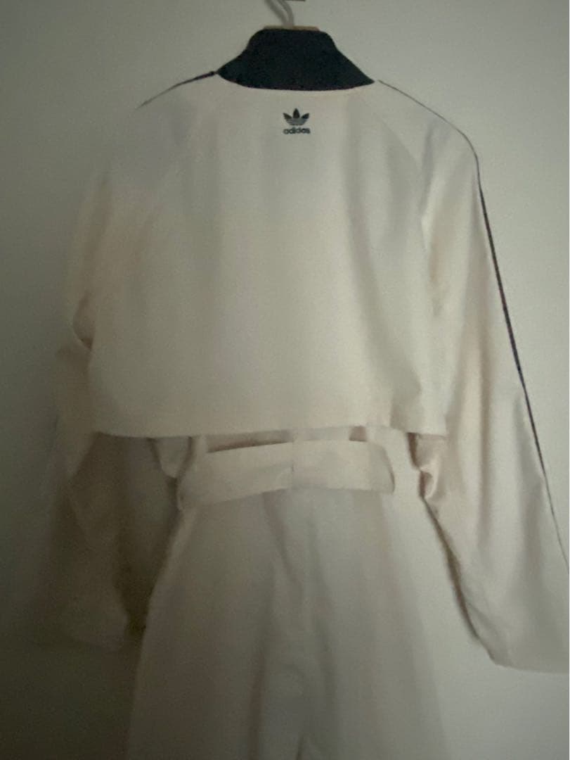 アディダスオリジナルス　トレンチコート　あのちゃん　入手困難　M