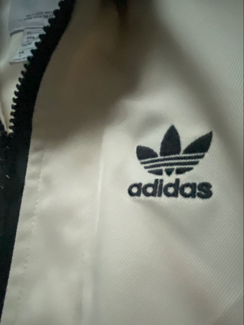 アディダスオリジナルス　トレンチコート　あのちゃん　入手困難　M