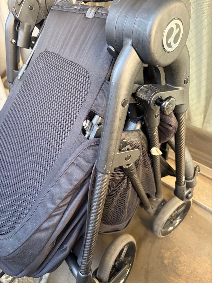 サイベックス　メリオカーボン　ムーンブラックcybex merio carbon